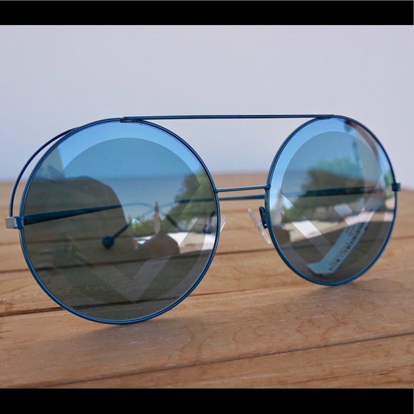 FENDI Runaway Sunglasses. NWT. - Picture 3 of 7